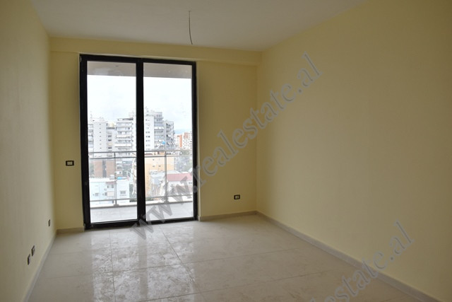 Ambient zyre me qira ne rrugen Mine Peza ne Tirane